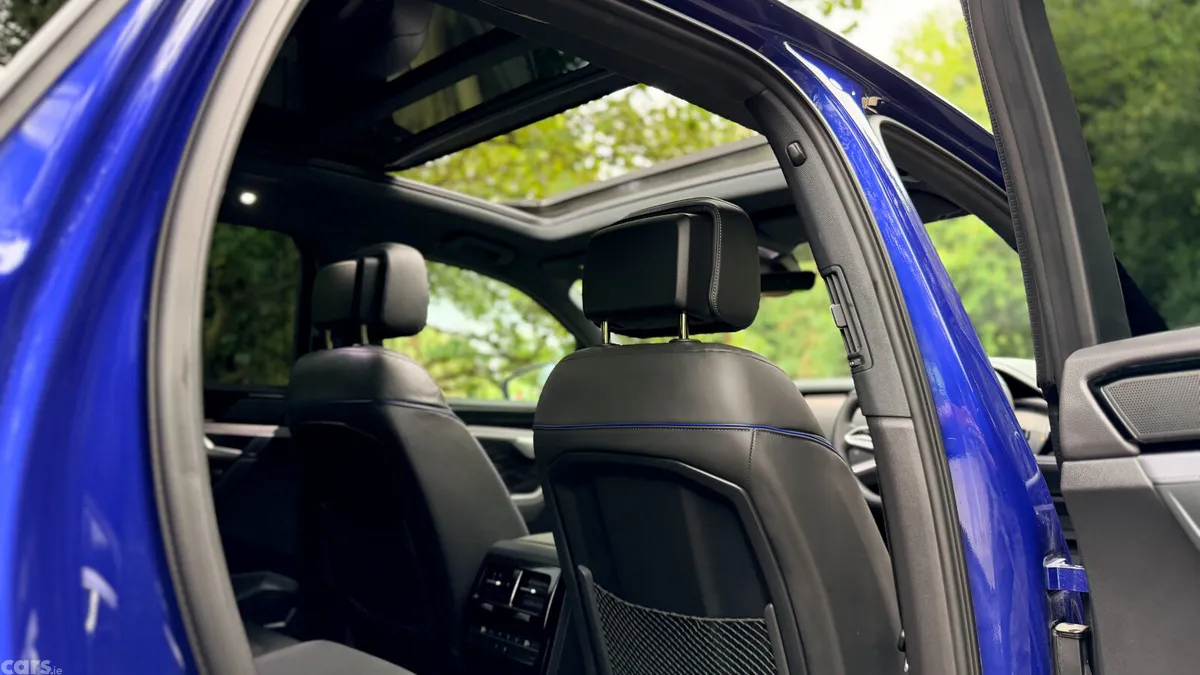 Volkswagen Touareg SUV, Petrol Plug-in Hybrid, 2023, Blue
