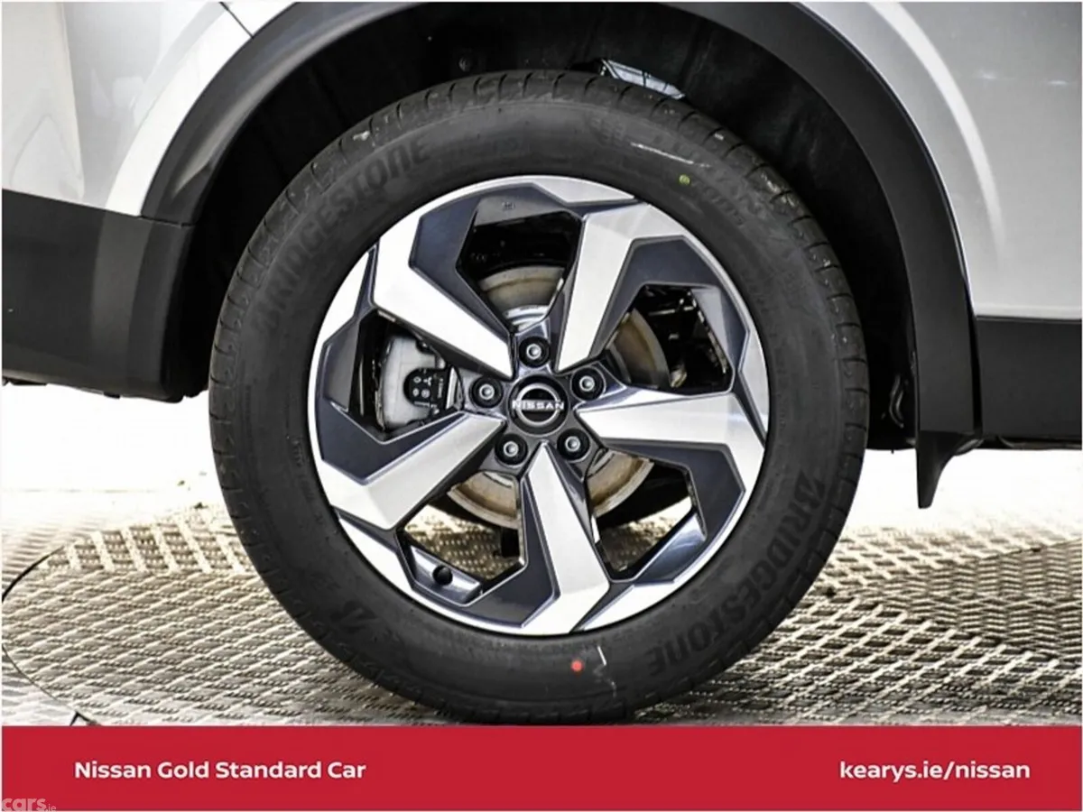 Nissan Qashqai SUV, Petrol, 2023, Silver