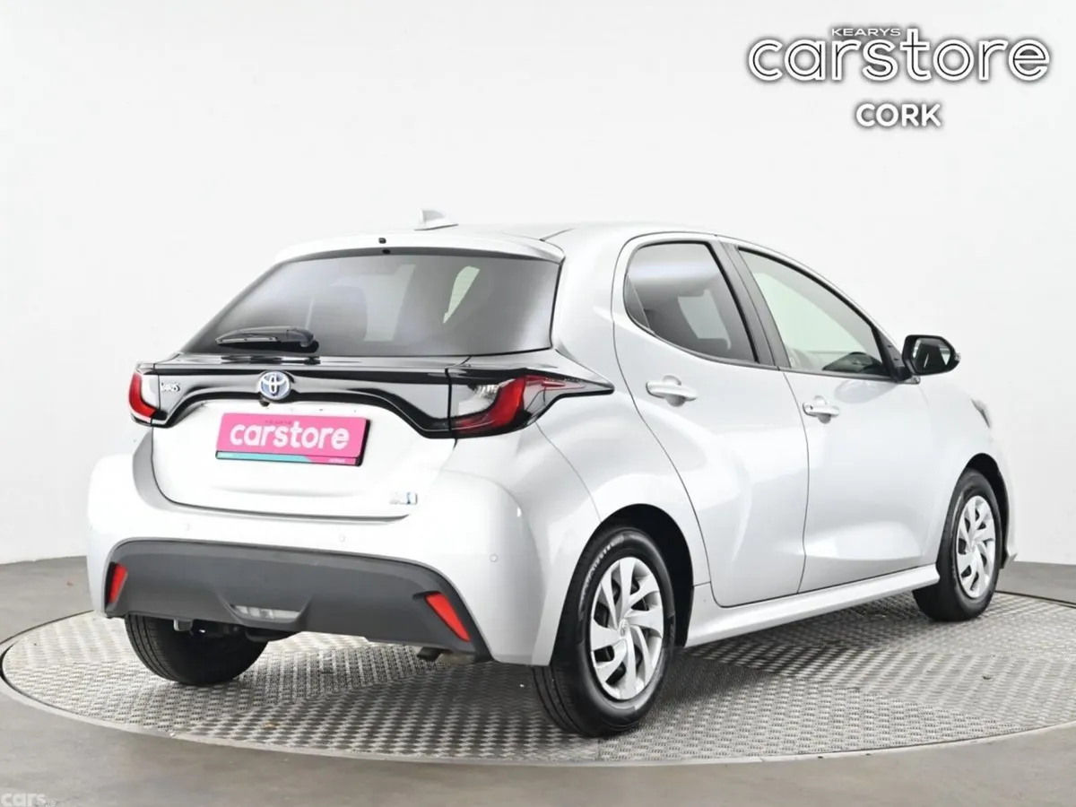 Toyota Yaris Hatchback, Petrol Hybrid, 2021, Silver