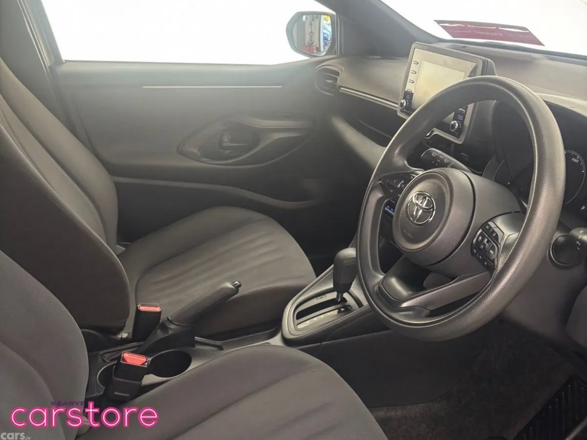 Toyota Yaris Hatchback, Petrol Hybrid, 2021, Silver