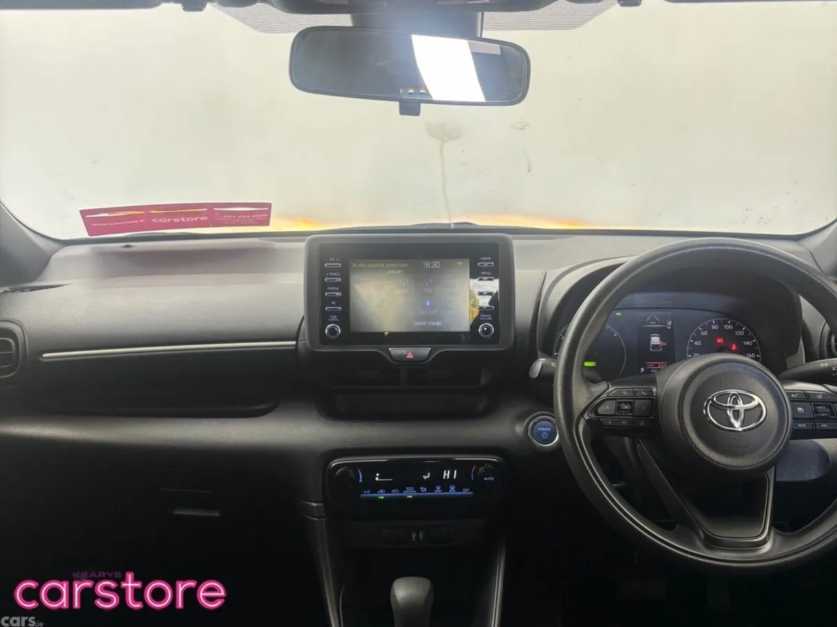 Toyota Yaris Hatchback, Petrol Hybrid, 2021, Silver