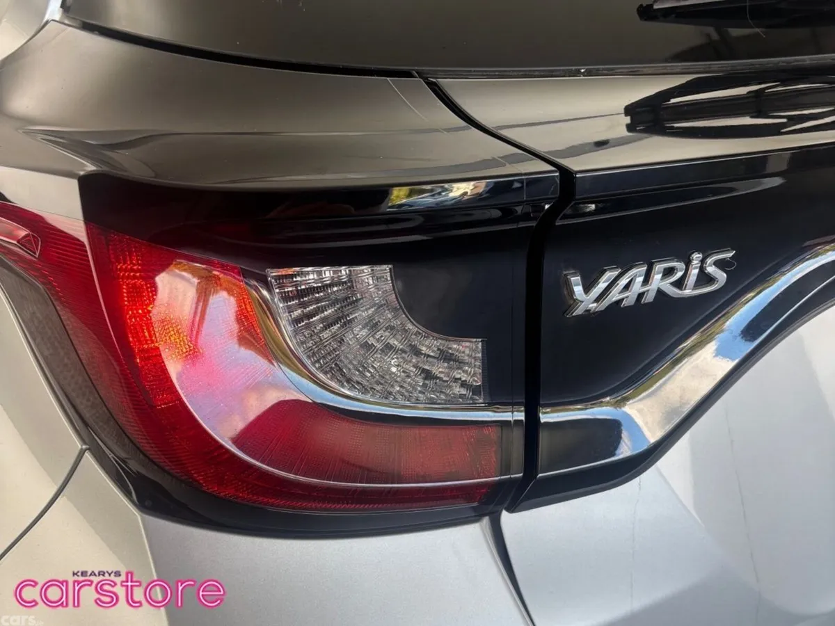 Toyota Yaris Hatchback, Petrol Hybrid, 2021, Silver