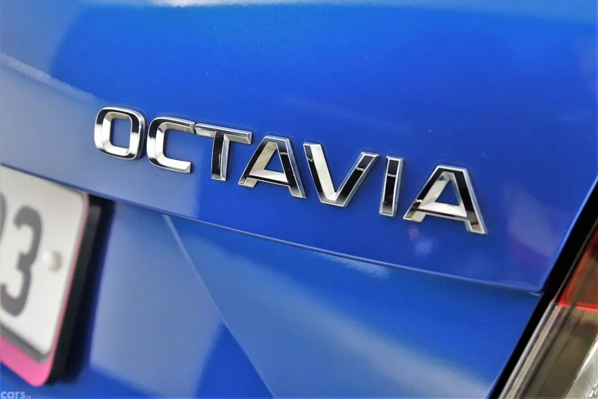 Skoda Octavia Hatchback, Petrol, 2019, Blue