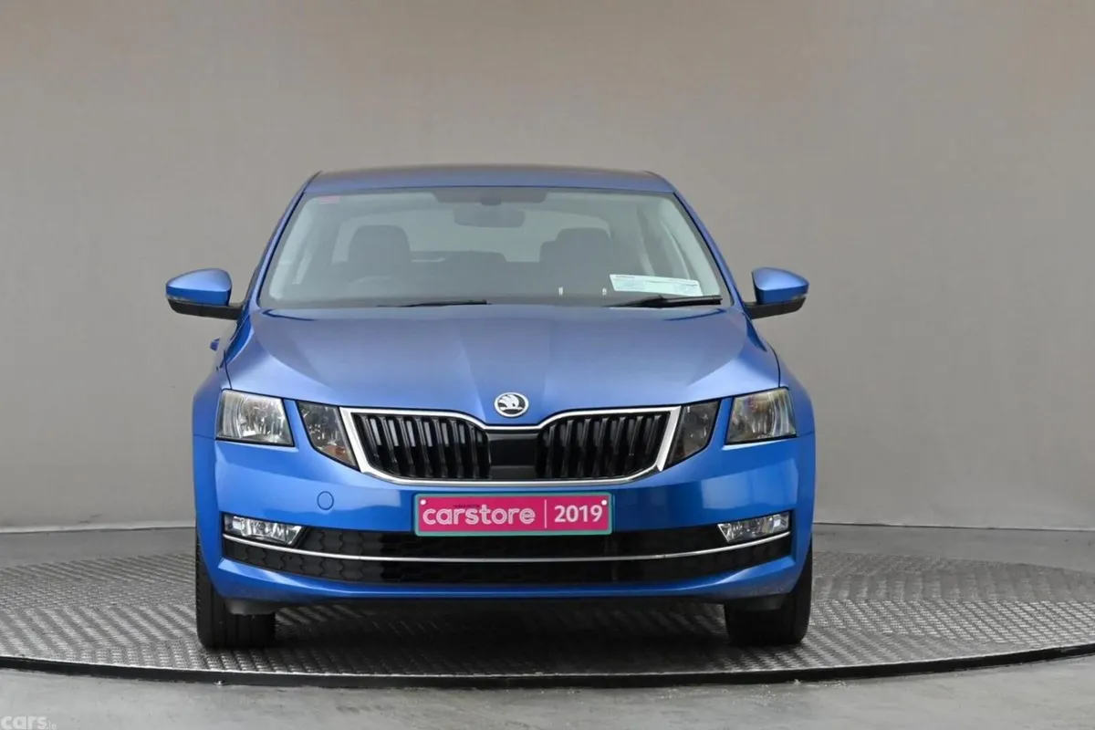 Skoda Octavia Hatchback, Petrol, 2019, Blue