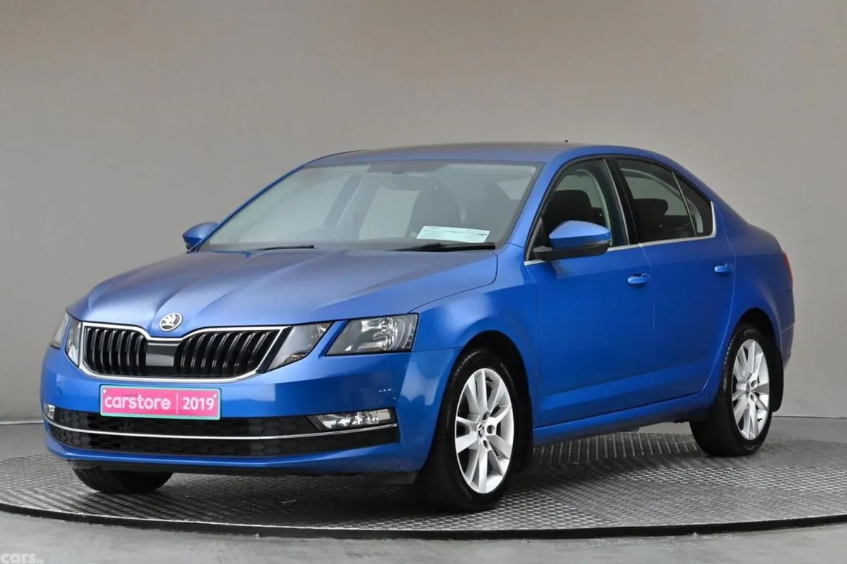 Skoda Octavia Hatchback, Petrol, 2019, Blue