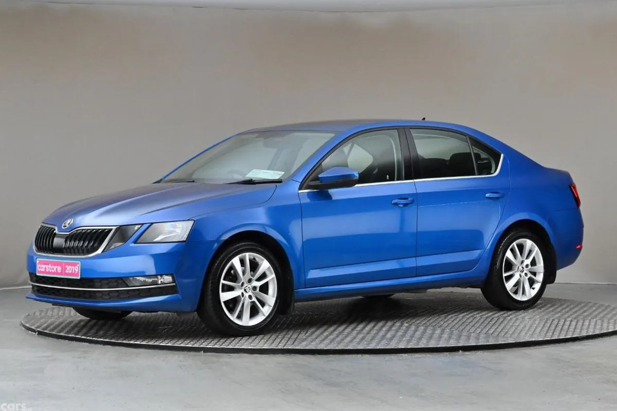 Skoda Octavia Hatchback, Petrol, 2019, Blue