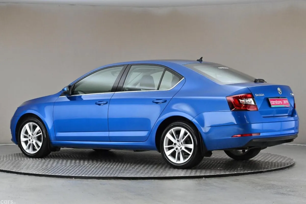 Skoda Octavia Hatchback, Petrol, 2019, Blue
