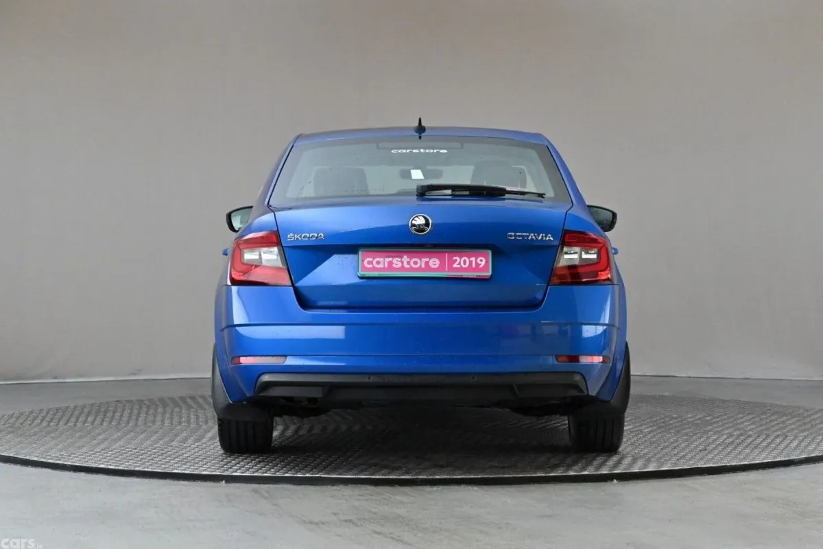 Skoda Octavia Hatchback, Petrol, 2019, Blue