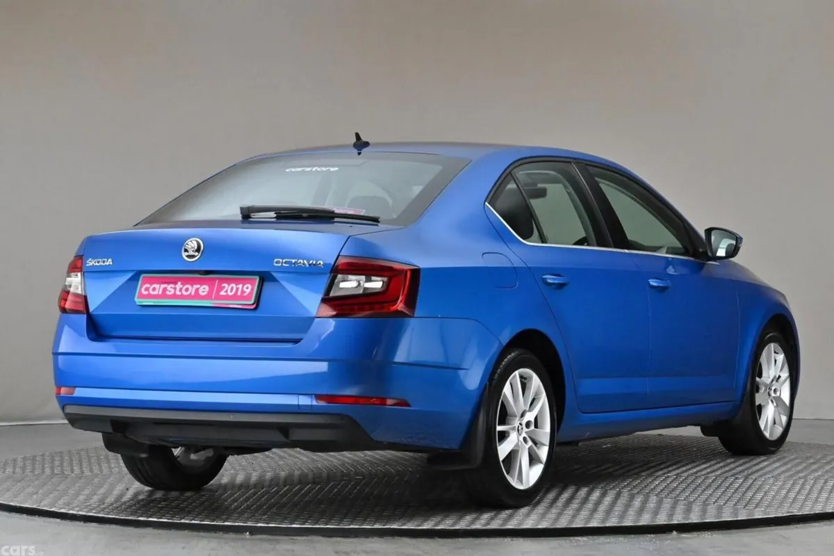 Skoda Octavia Hatchback, Petrol, 2019, Blue