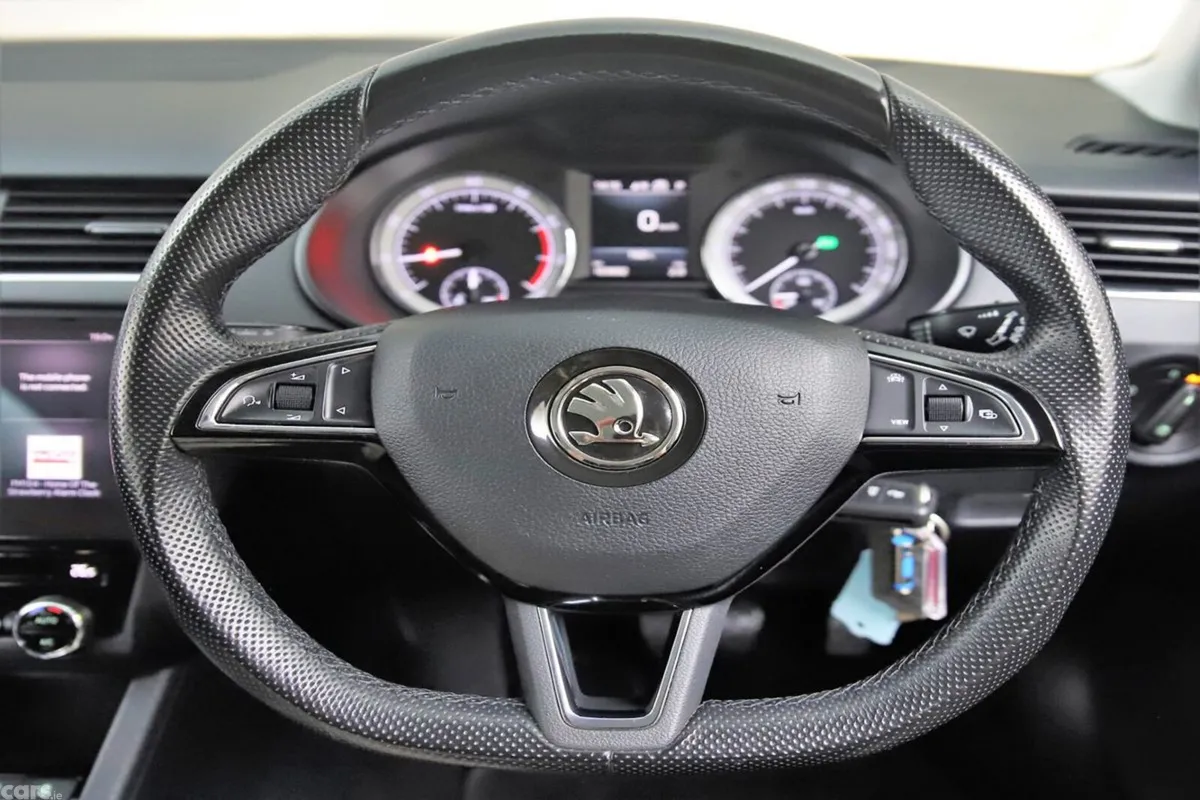 Skoda Octavia Hatchback, Petrol, 2019, Blue