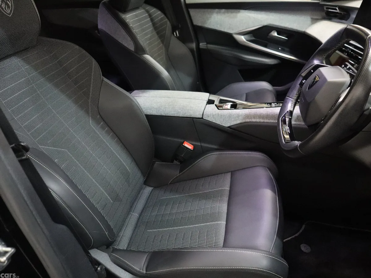 Peugeot 3008 MPV, Petrol Hybrid, 2025, Black
