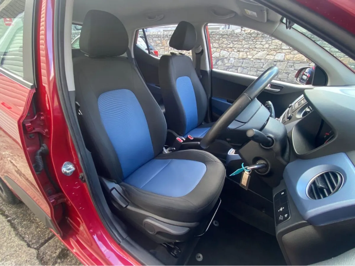 Hyundai i10 Hatchback, Petrol, 2018, Red