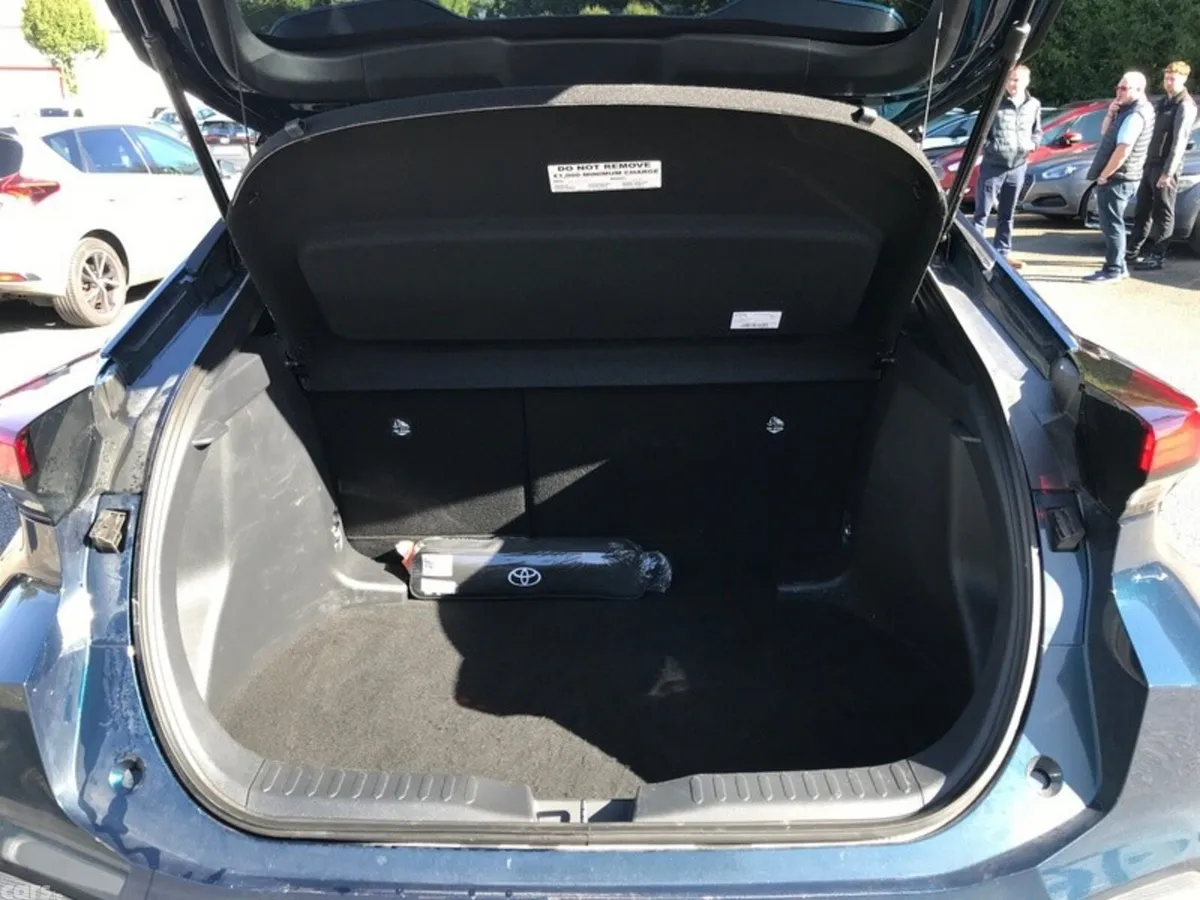 Toyota C-HR SUV, Petrol Hybrid, 2026, Blue