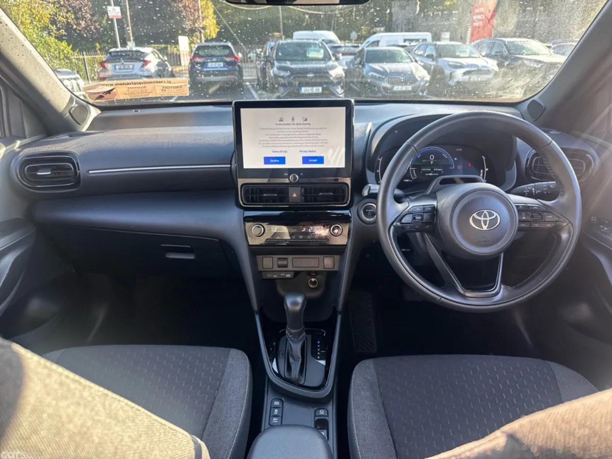 Toyota Yaris Cross SUV, Petrol Hybrid, 2026, Green