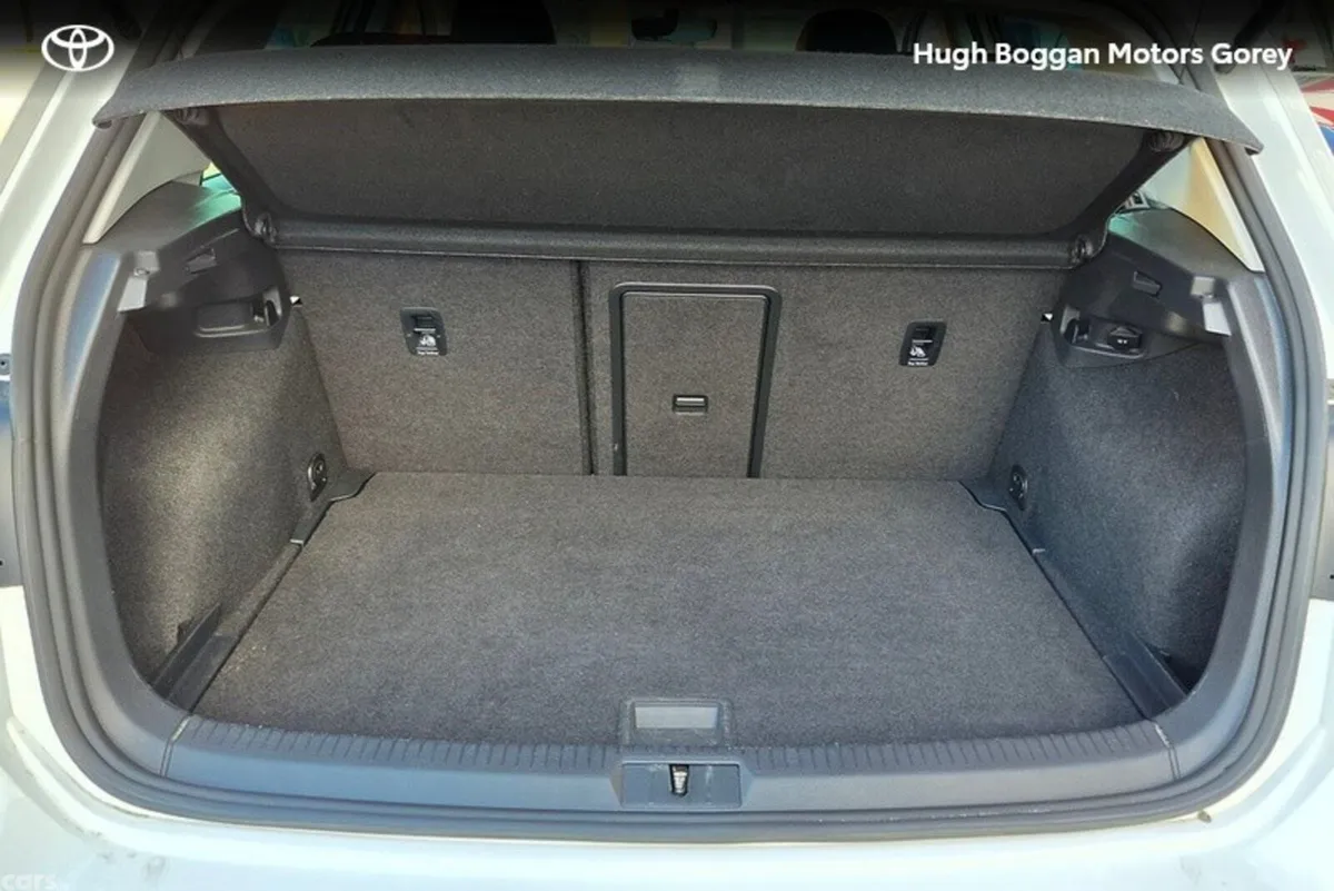 Volkswagen Golf Hatchback, Petrol, 2019, White