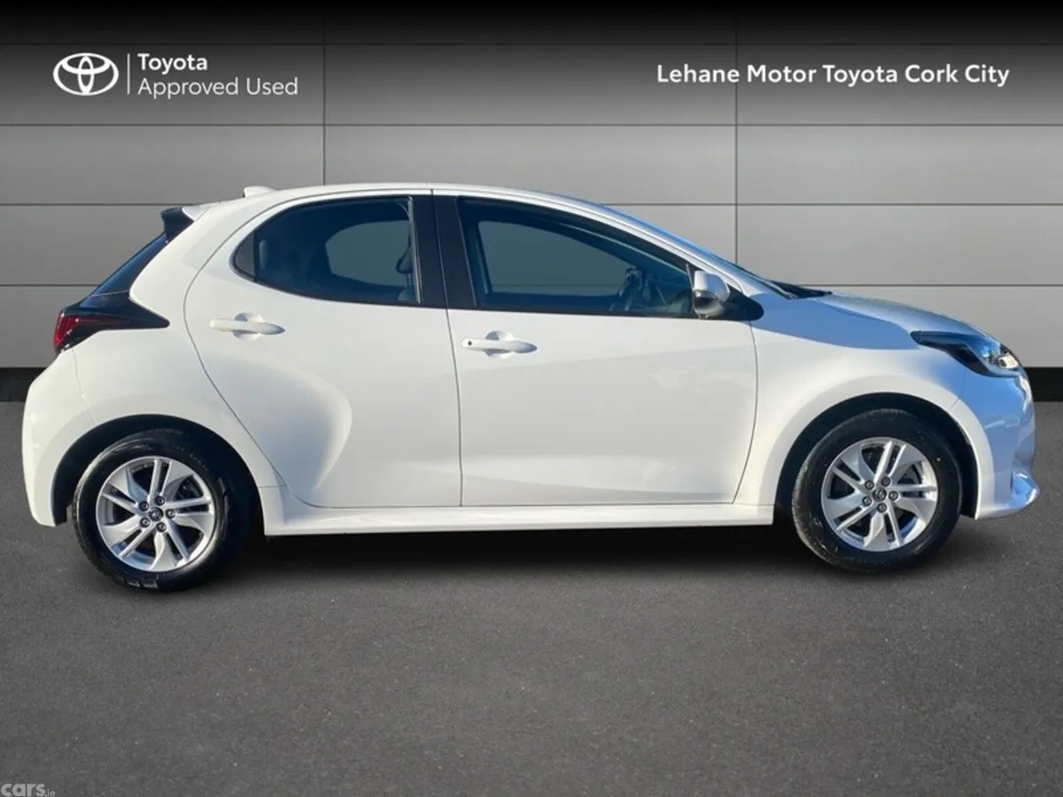 Toyota Yaris Hatchback, Petrol Hybrid, 2024, White