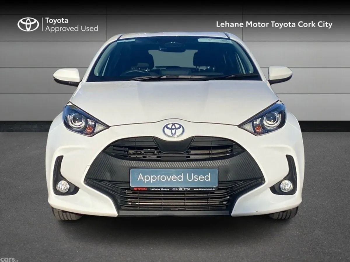 Toyota Yaris Hatchback, Petrol Hybrid, 2024, White