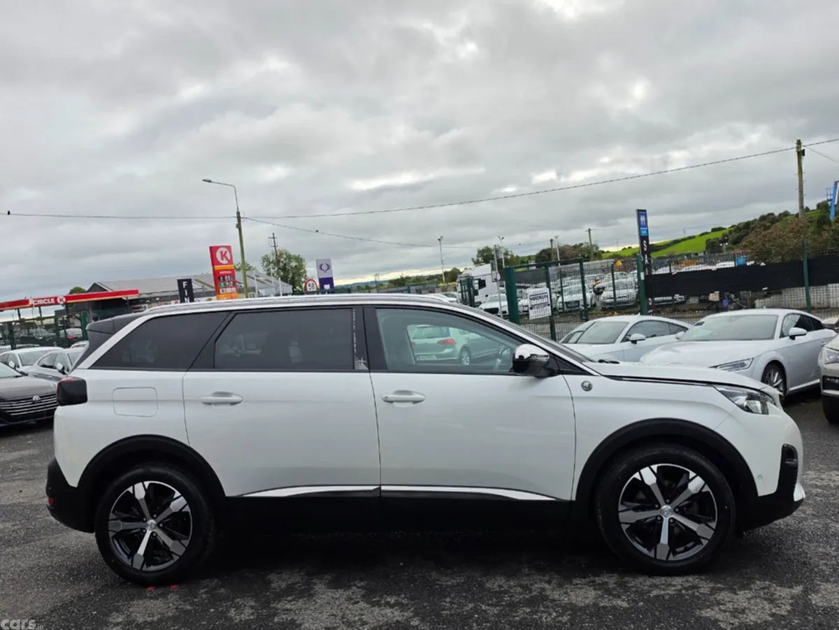 Peugeot 5008 MPV, Diesel, 2020, White