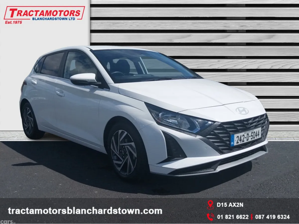 Hyundai i20 Hatchback, Petrol, 2024, White