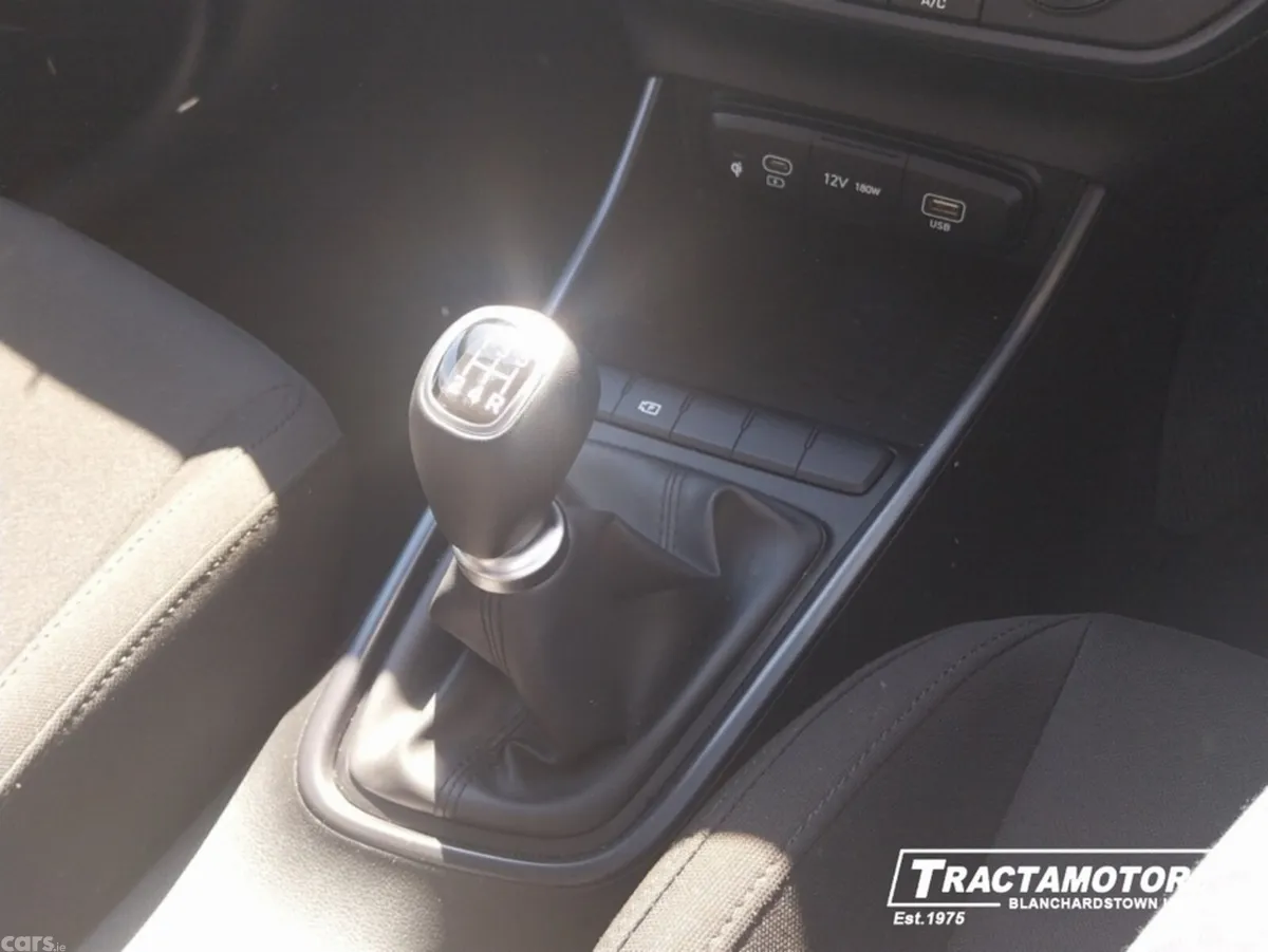Hyundai i20 Hatchback, Petrol, 2024, White