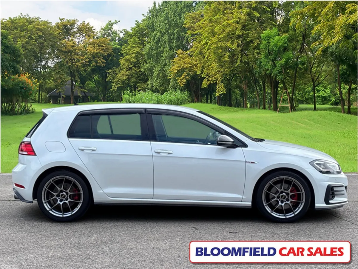 Volkswagen Golf Hatchback, Petrol, 2017, White