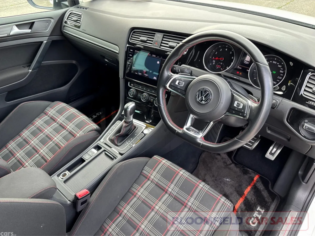 Volkswagen Golf Hatchback, Petrol, 2017, White