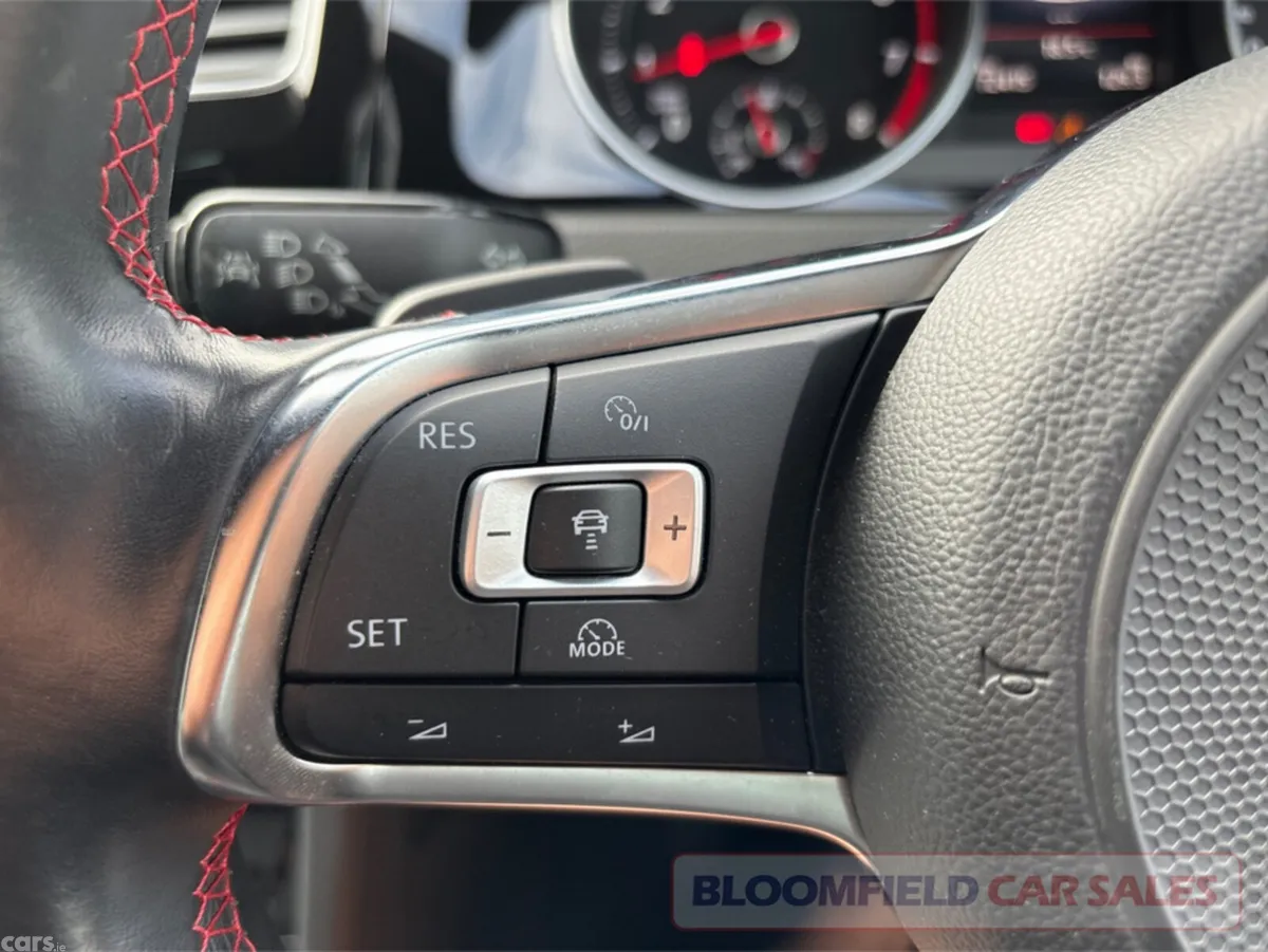 Volkswagen Golf Hatchback, Petrol, 2017, White