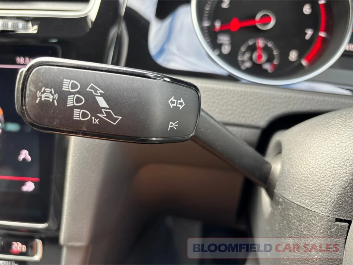 Volkswagen Golf Hatchback, Petrol, 2017, White