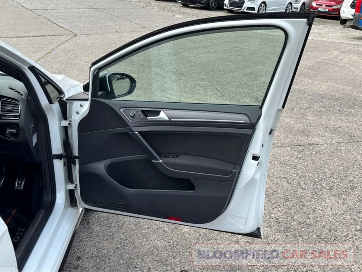 Volkswagen Golf Hatchback, Petrol, 2017, White