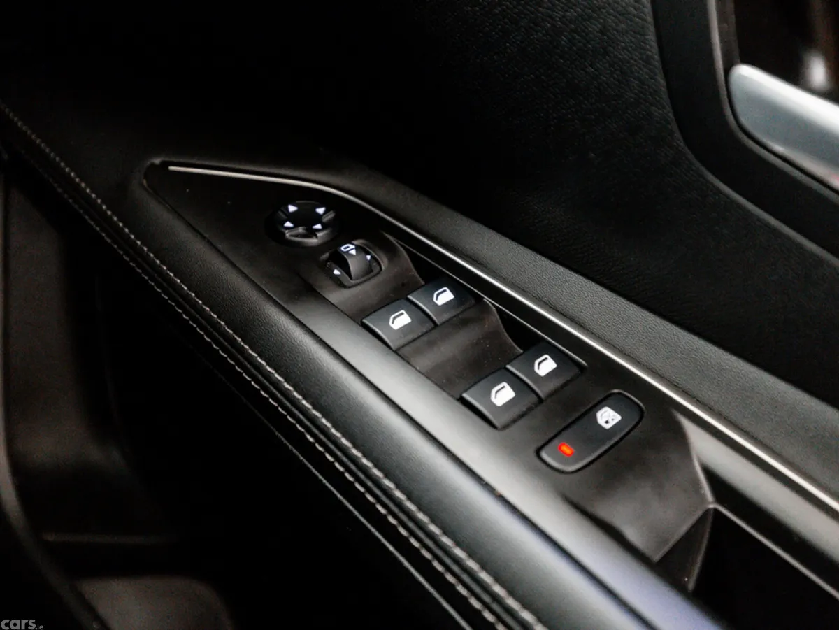 Peugeot 3008 SUV, Diesel, 2020, Red