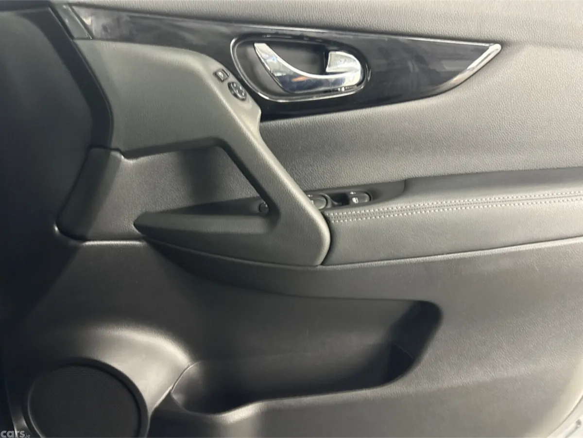 Nissan Qashqai MPV, Petrol, 2020, Grey