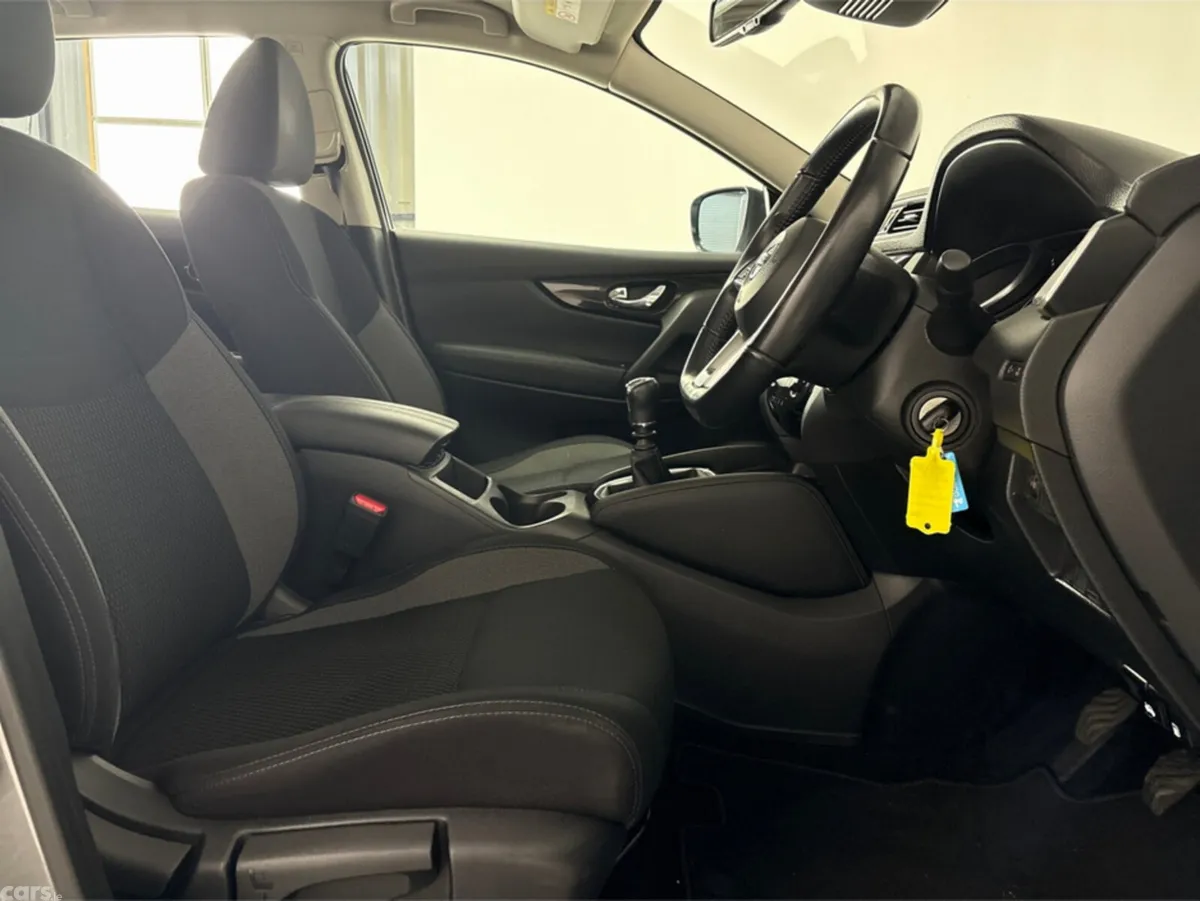 Nissan Qashqai MPV, Petrol, 2020, Grey