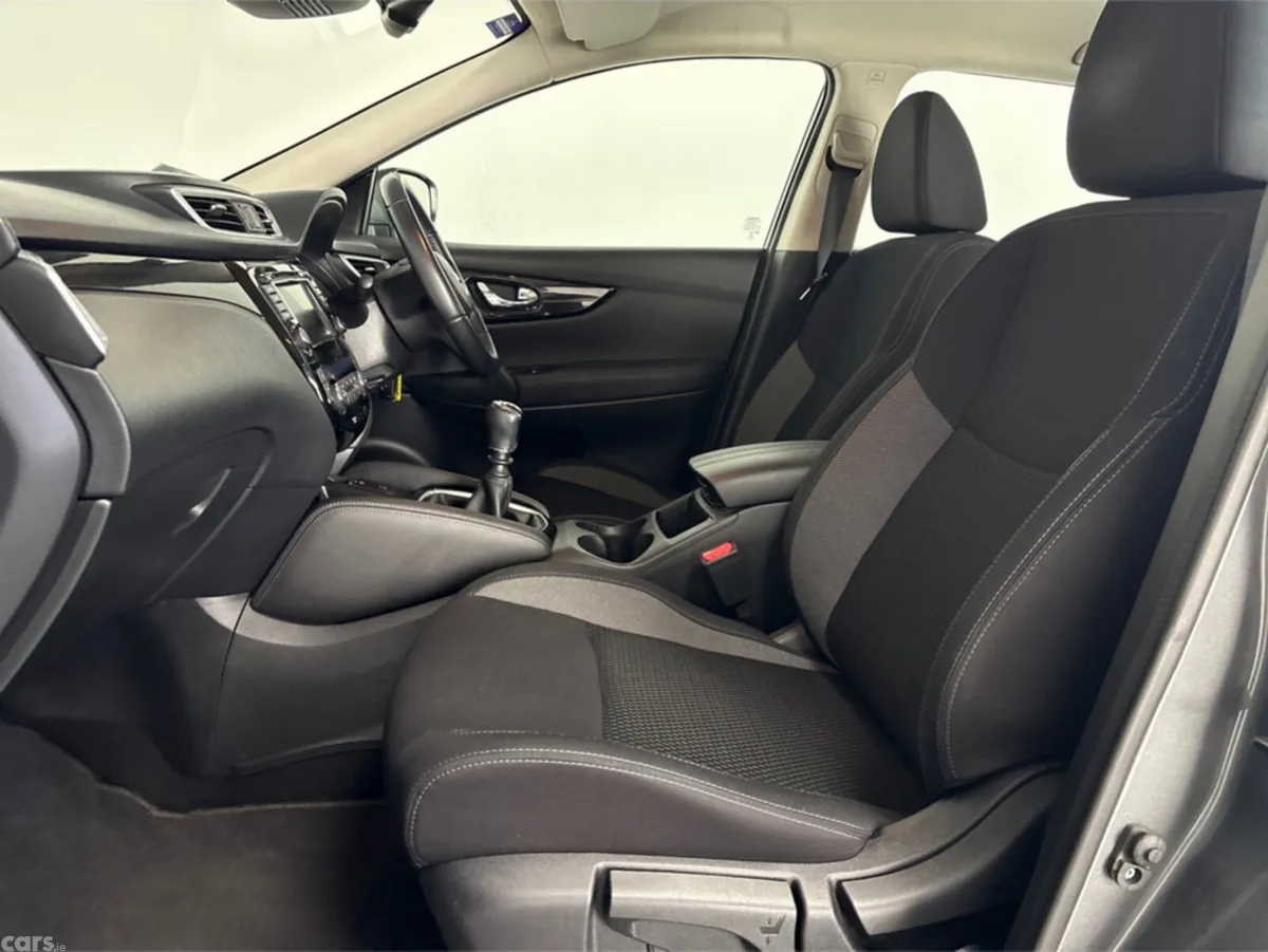 Nissan Qashqai MPV, Petrol, 2020, Grey