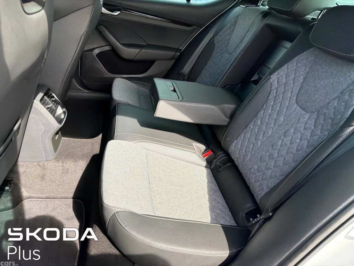 Skoda Octavia Hatchback, Diesel, 2025, White