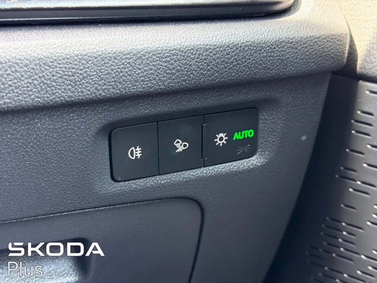 Skoda Octavia Hatchback, Diesel, 2025, White