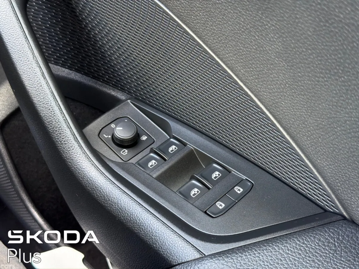 Skoda Octavia Hatchback, Diesel, 2025, White