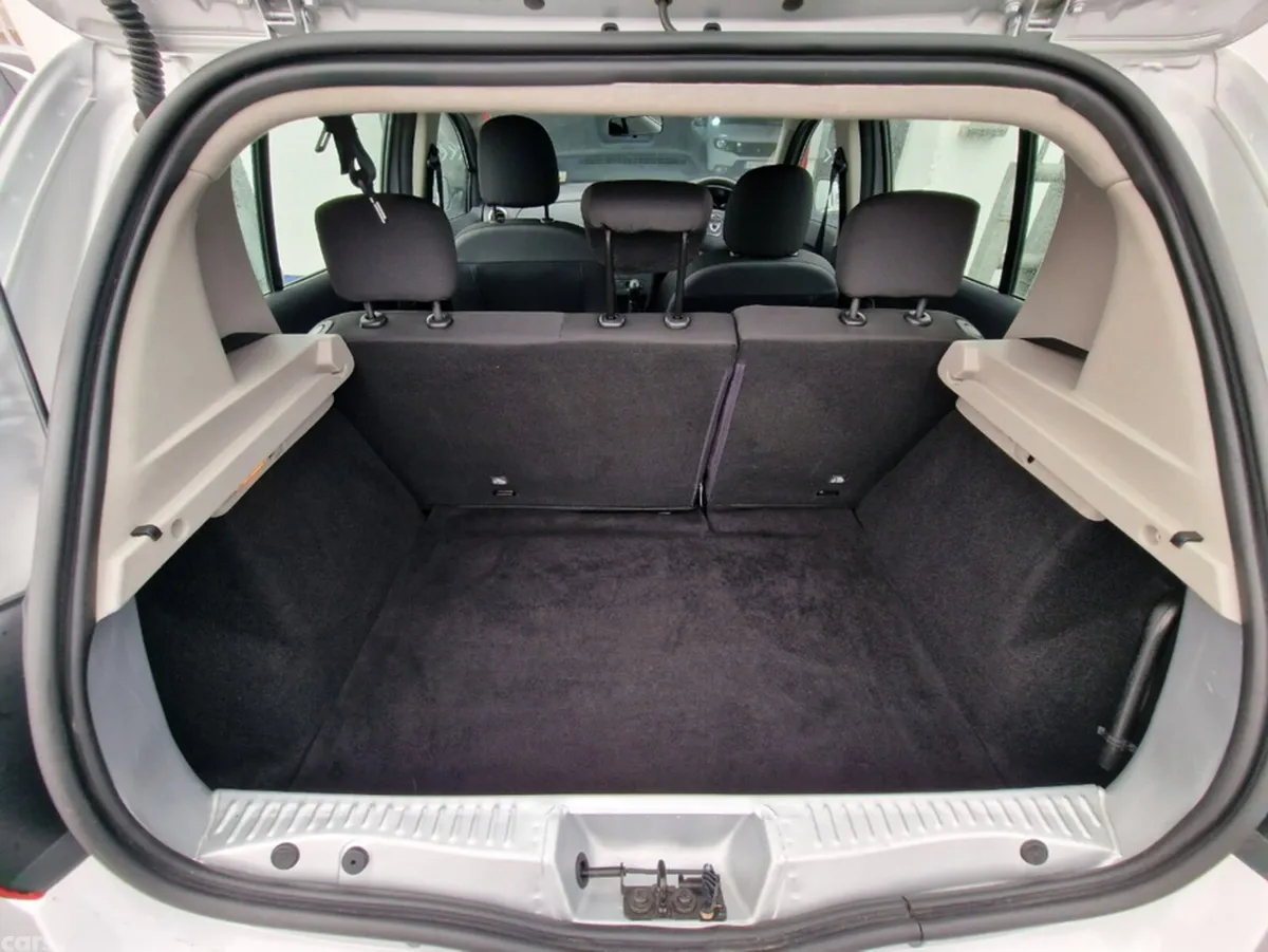 Dacia Sandero Hatchback, Petrol, 2016, Silver