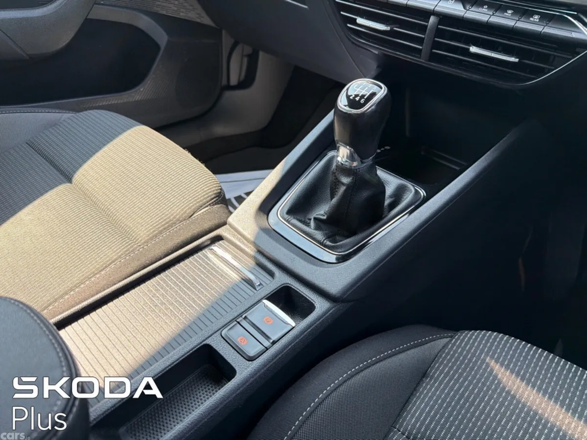 Skoda Octavia Hatchback, Diesel, 2022, Grey