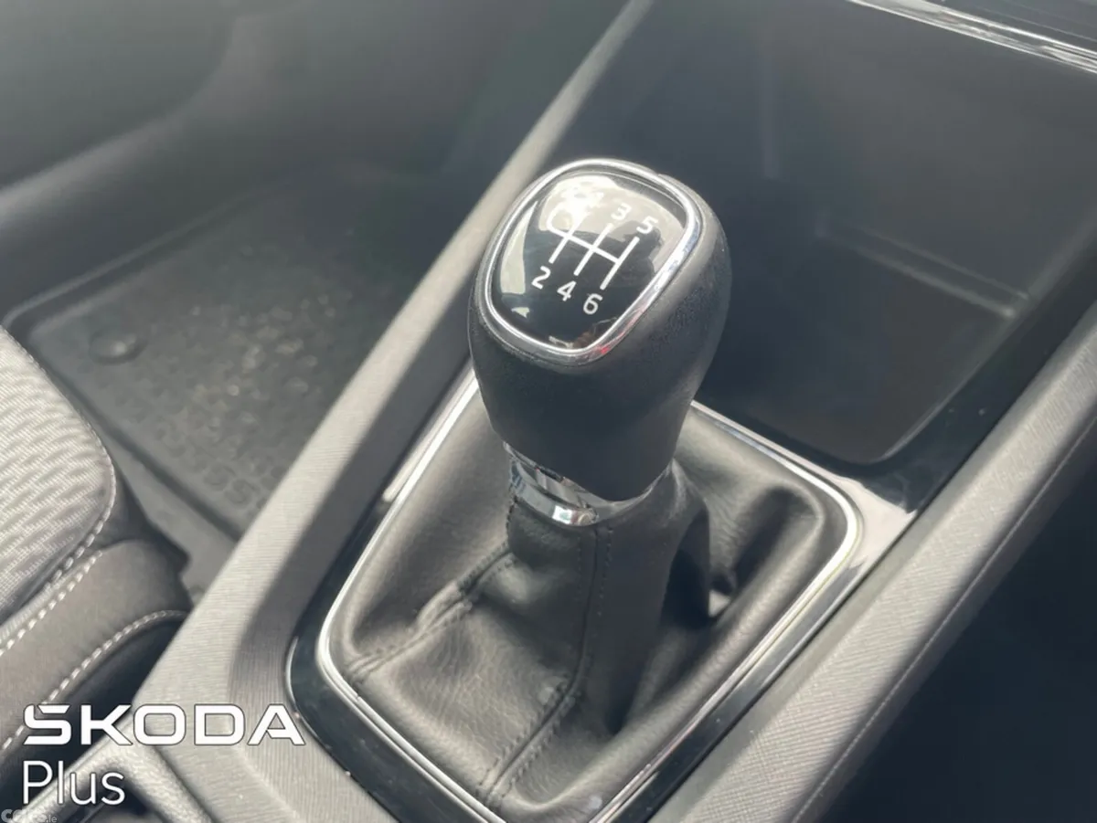 Skoda Octavia Hatchback, Diesel, 2024, Grey