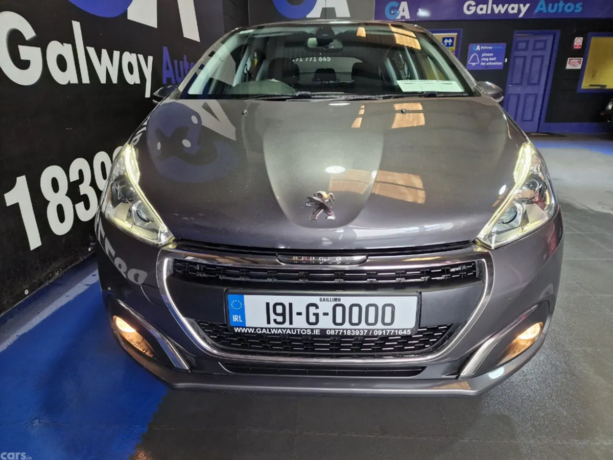 Peugeot 208 Hatchback, Petrol, 2019, Grey