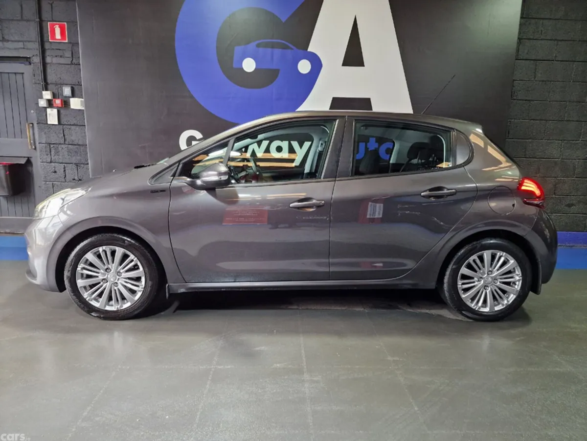 Peugeot 208 Hatchback, Petrol, 2019, Grey