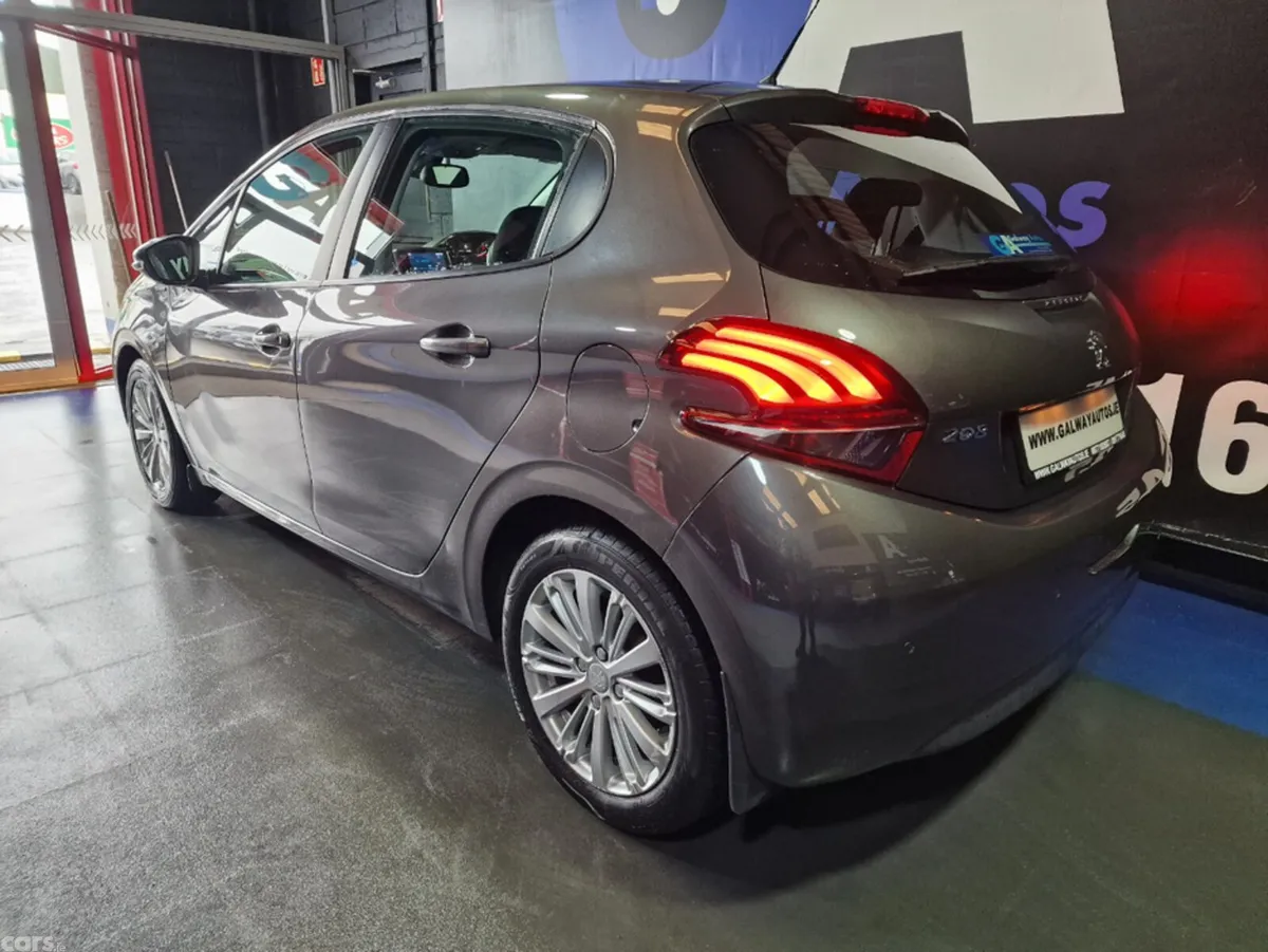 Peugeot 208 Hatchback, Petrol, 2019, Grey