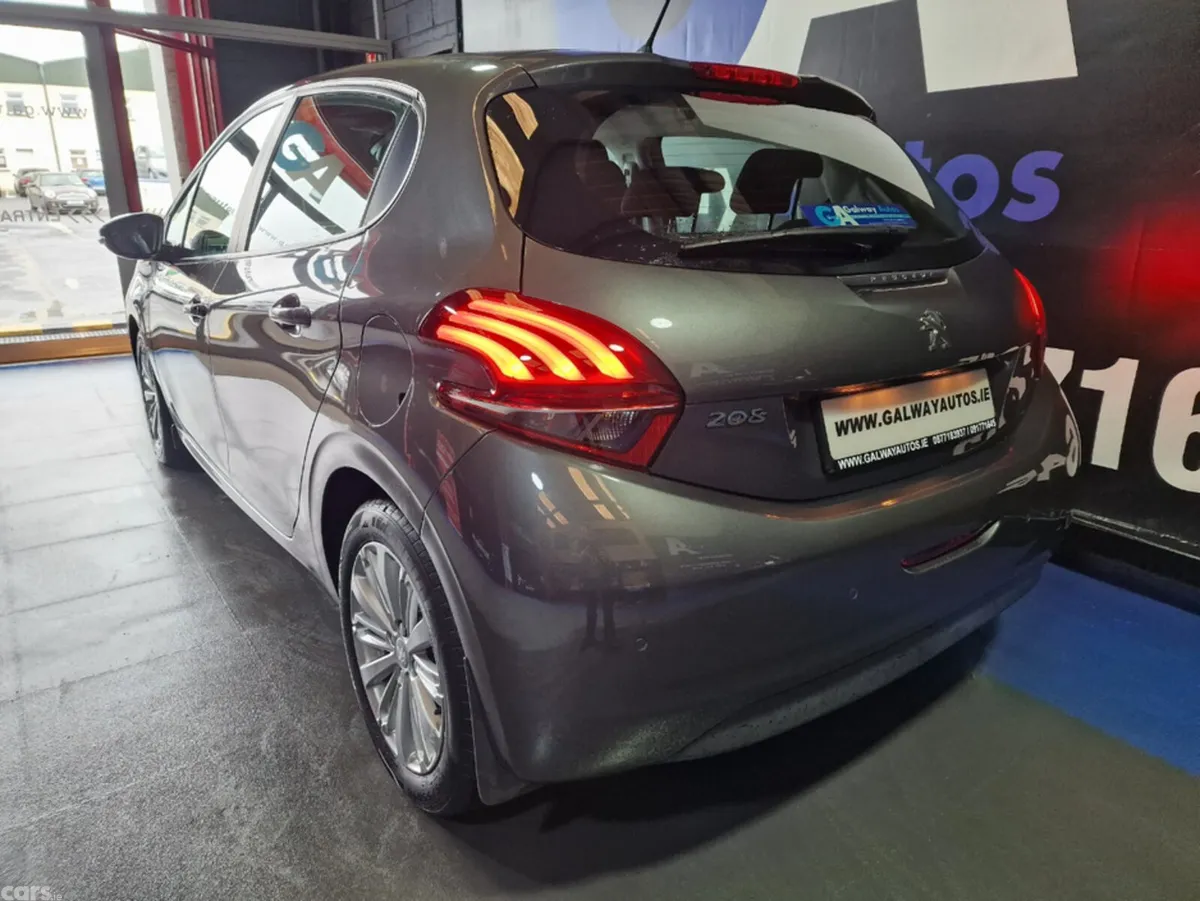 Peugeot 208 Hatchback, Petrol, 2019, Grey