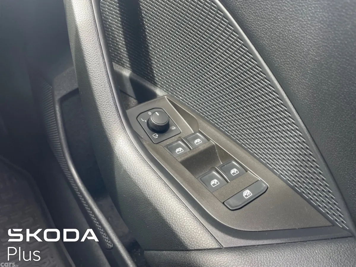 Skoda Octavia Hatchback, Diesel, 2024, Grey