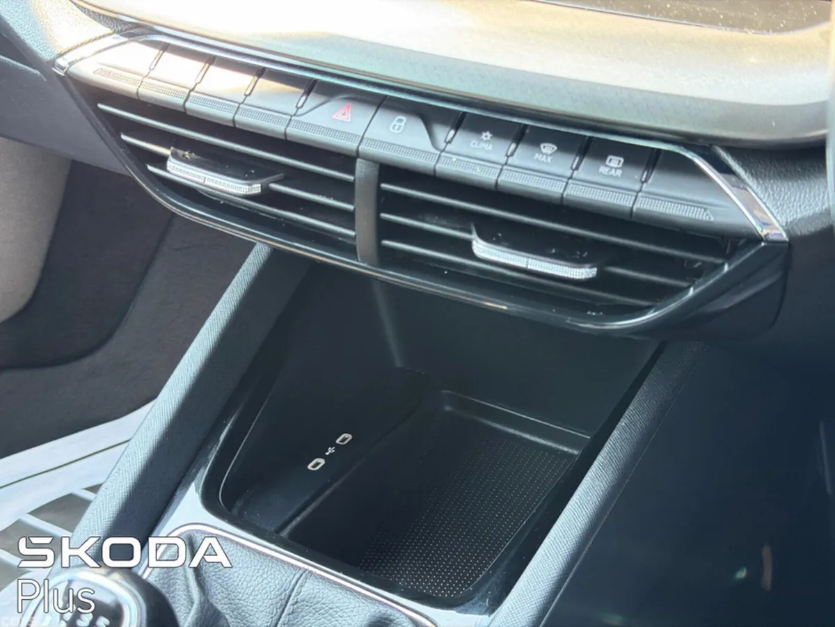 Skoda Octavia Hatchback, Diesel, 2022, Grey