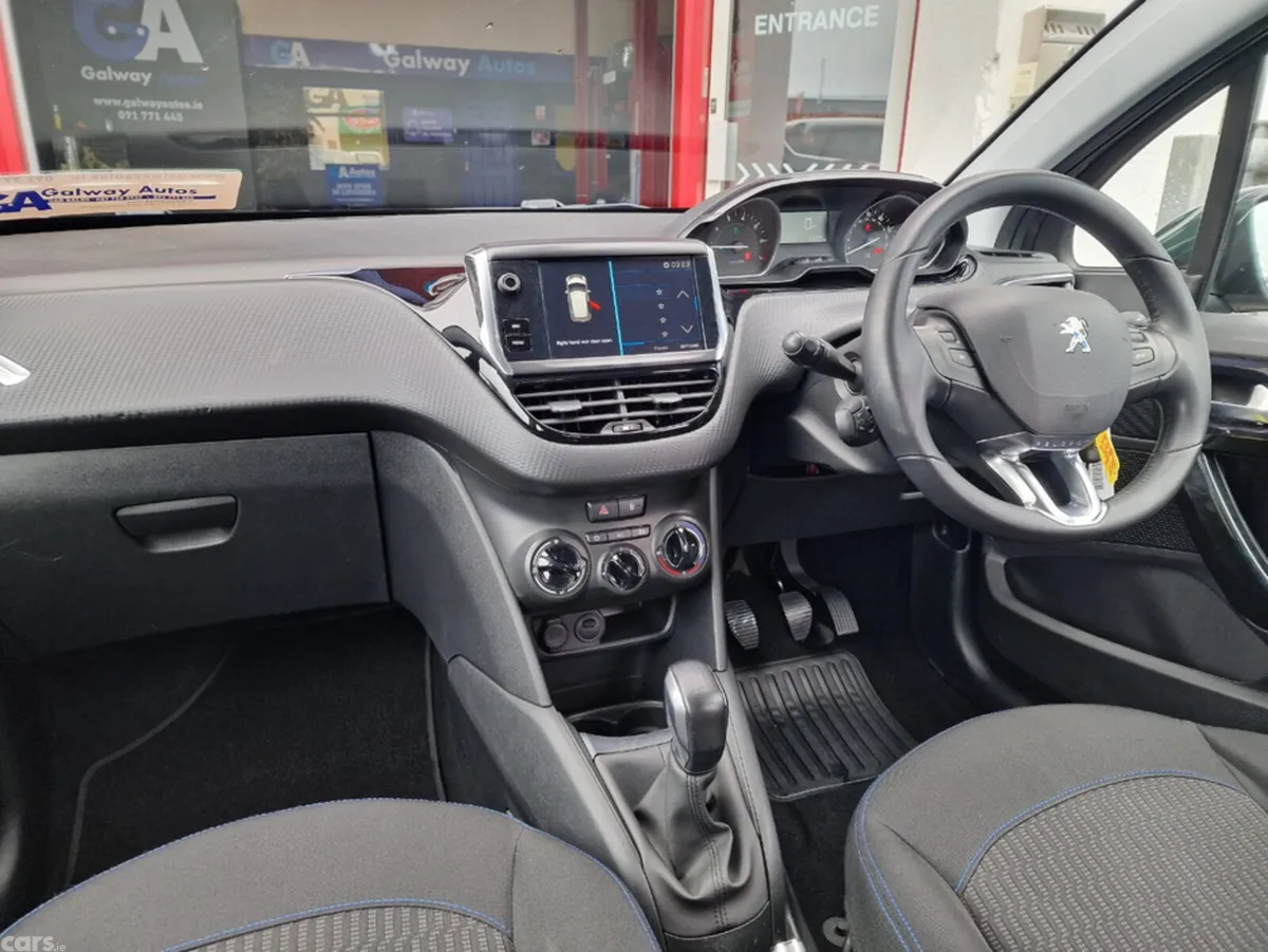 Peugeot 208 Hatchback, Petrol, 2019, Grey