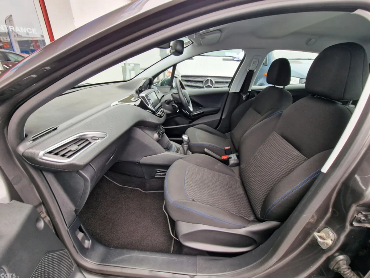 Peugeot 208 Hatchback, Petrol, 2019, Grey