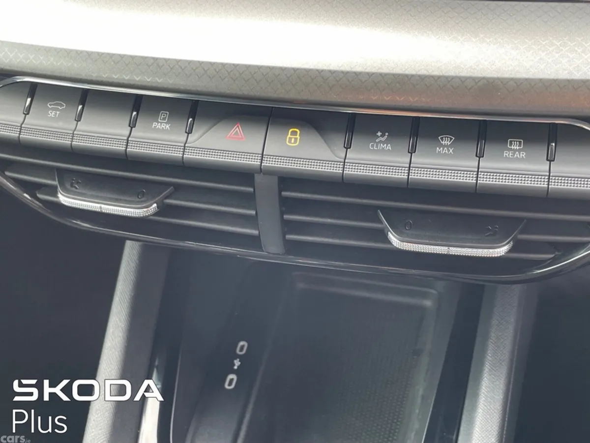Skoda Octavia Hatchback, Diesel, 2024, Grey
