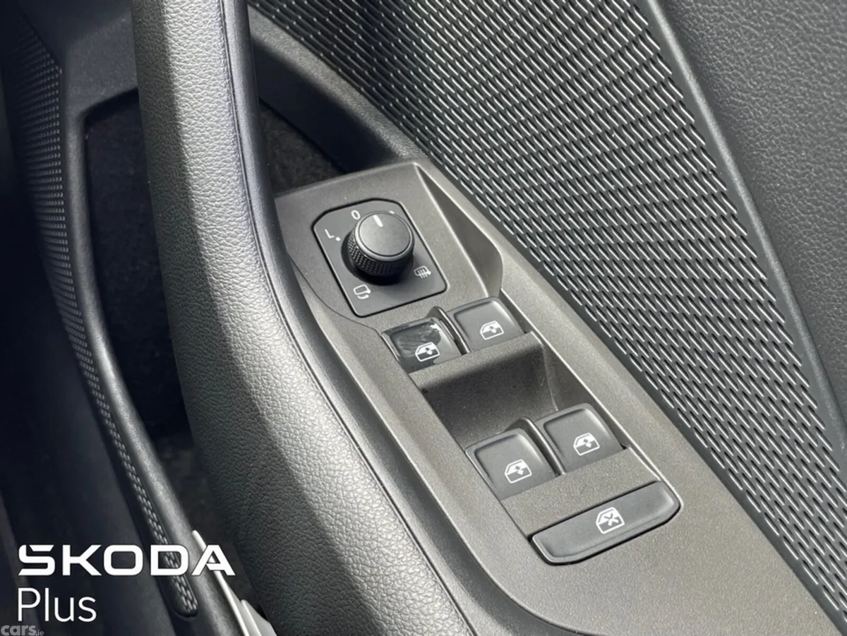 Skoda Octavia Hatchback, Diesel, 2024, Grey