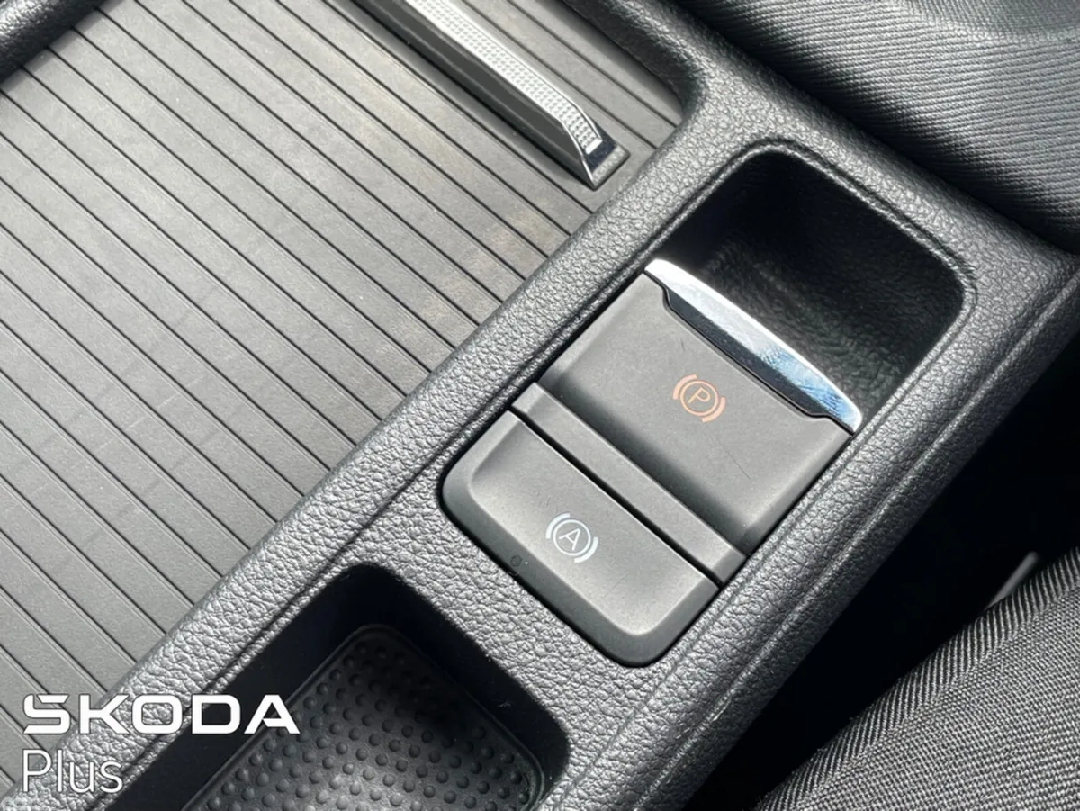 Skoda Octavia Hatchback, Diesel, 2024, Grey